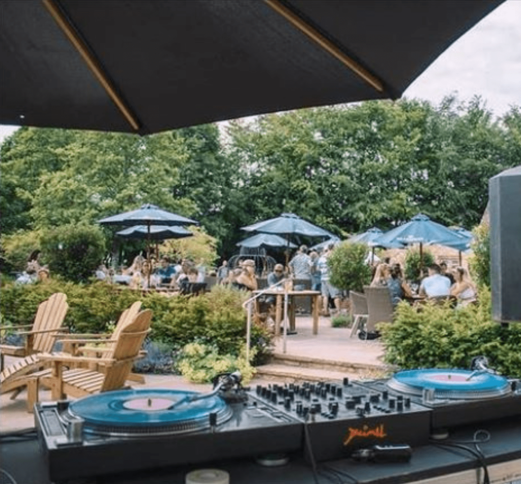 live music, pizza and lawn games